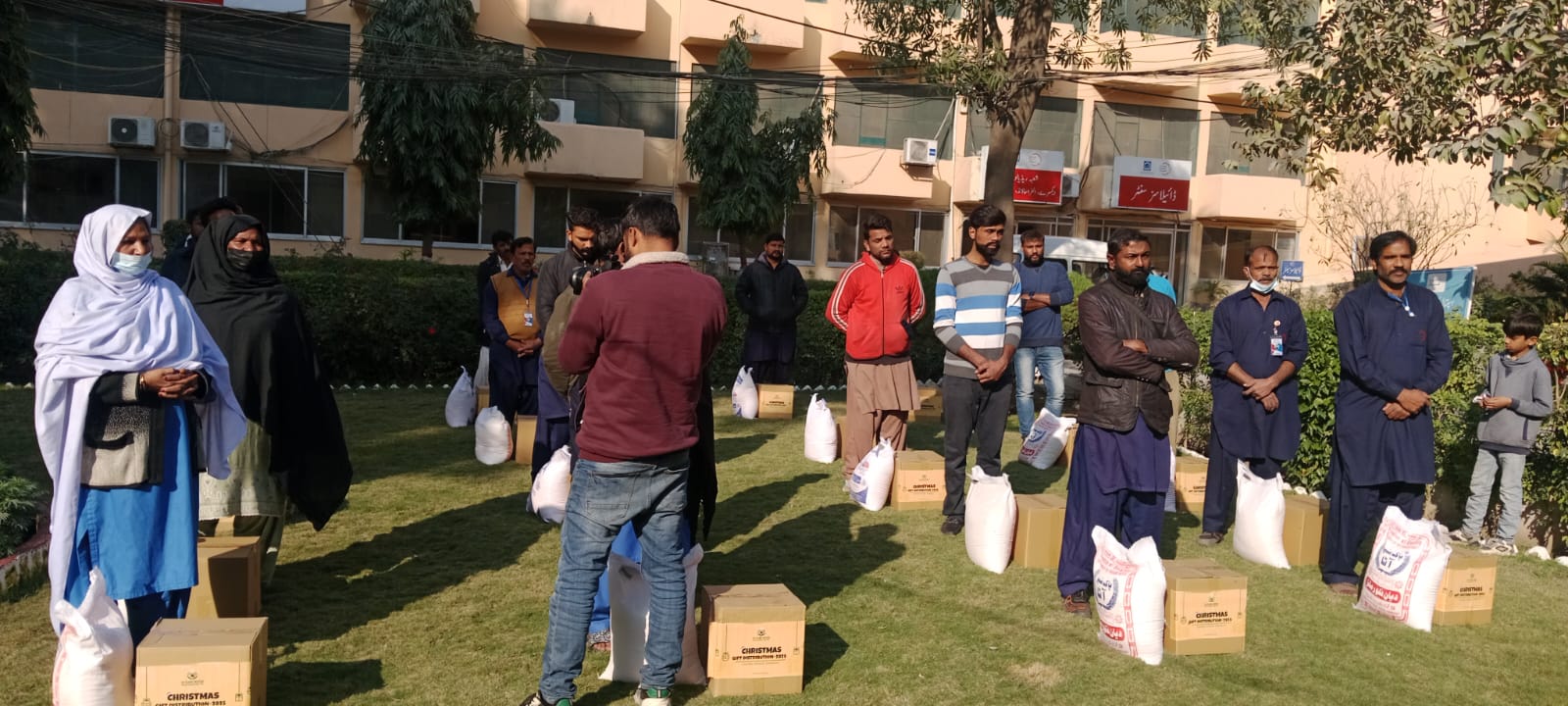 Chritmas Gift Distrubution (1)