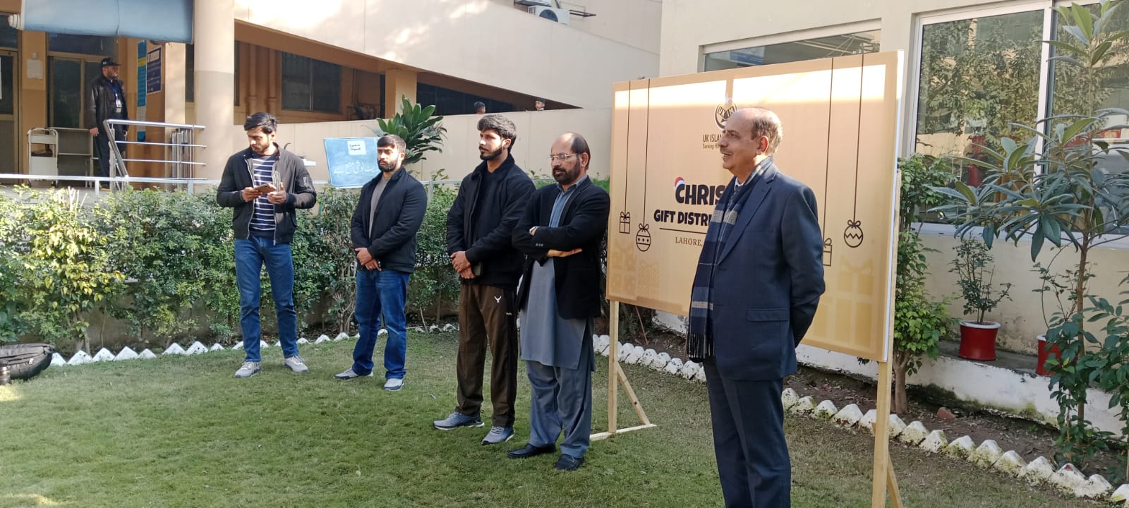 Chritmas Gift Distrubution (4)