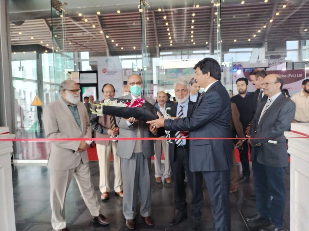 Inaugurated-of-Nephrology-Conference-Sehat-Sahulat-Card-1067x800 (1)