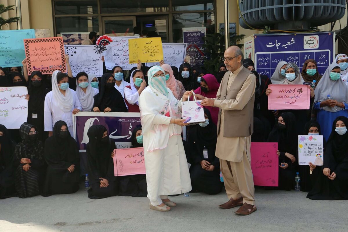 hijab-day-1-1200x800 (1)